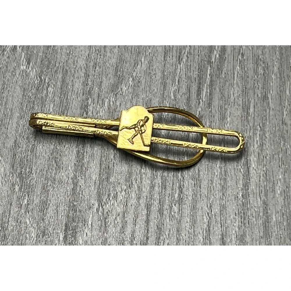 Vintage Gold Tone Hockey Player Tie Clip‎ Fashion Jewelry Sports